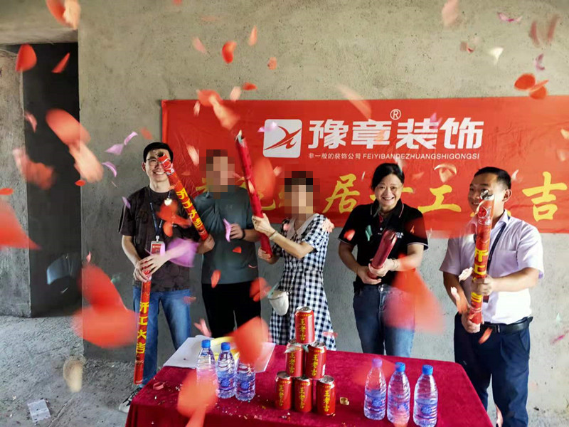 恭祝翠湖小區(qū)吳女士愛家開工大吉??！