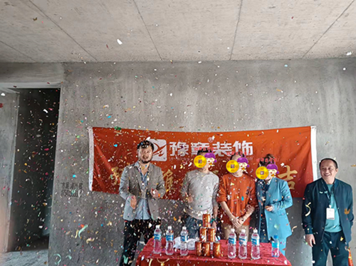 恭祝翠湖賀女士愛家開工大吉！！